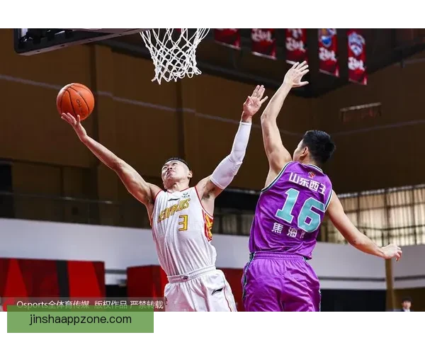 李弘权带领上海豪取十五连胜史密斯绝杀深圳连胜九场